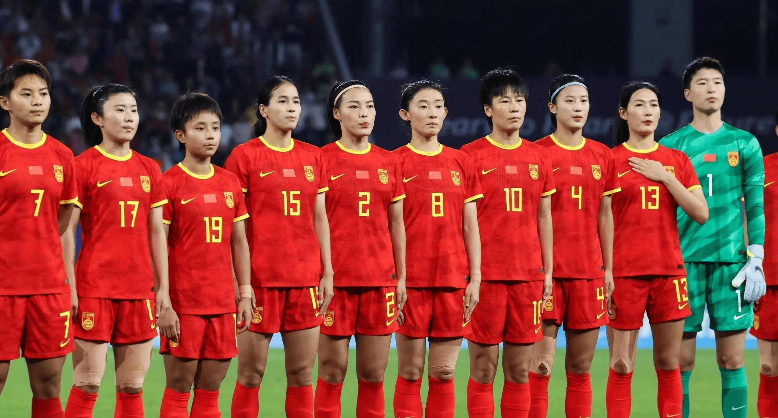-女足比赛中出现精彩瞬间，球迷沸腾